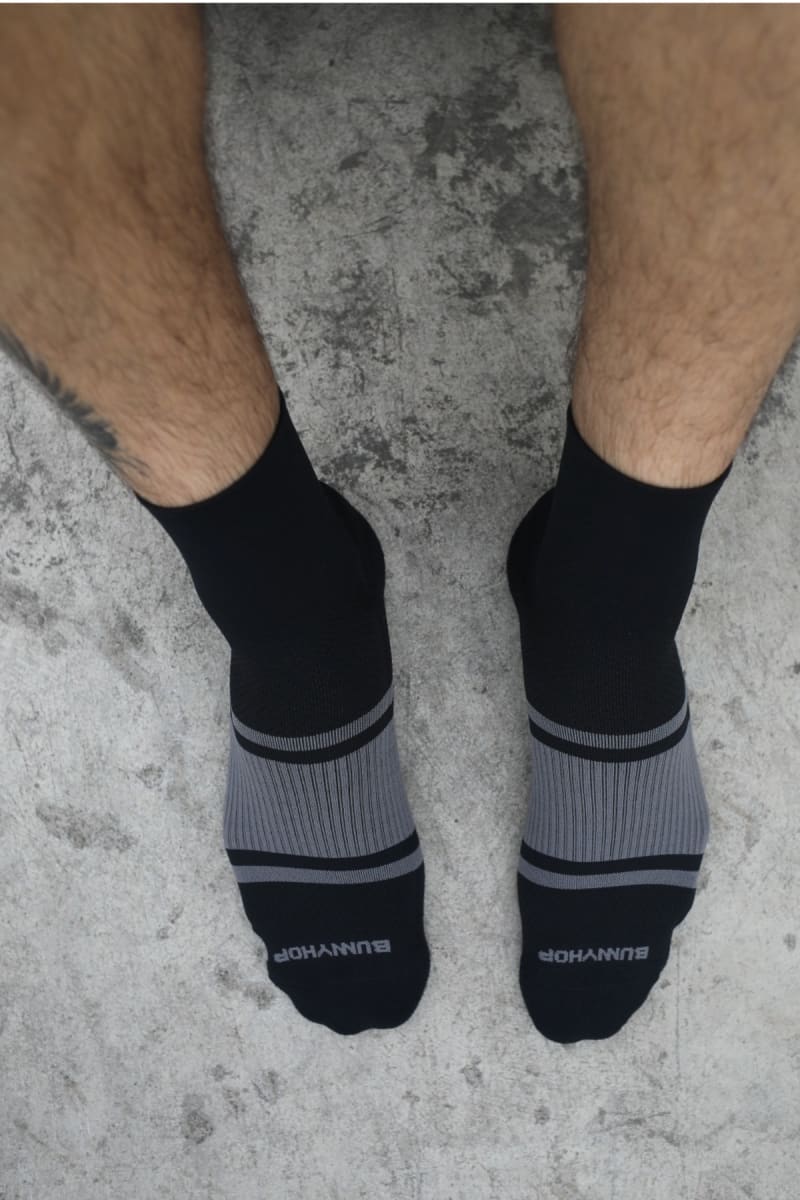 BunnyHop Tobilleras Negra/Gris1