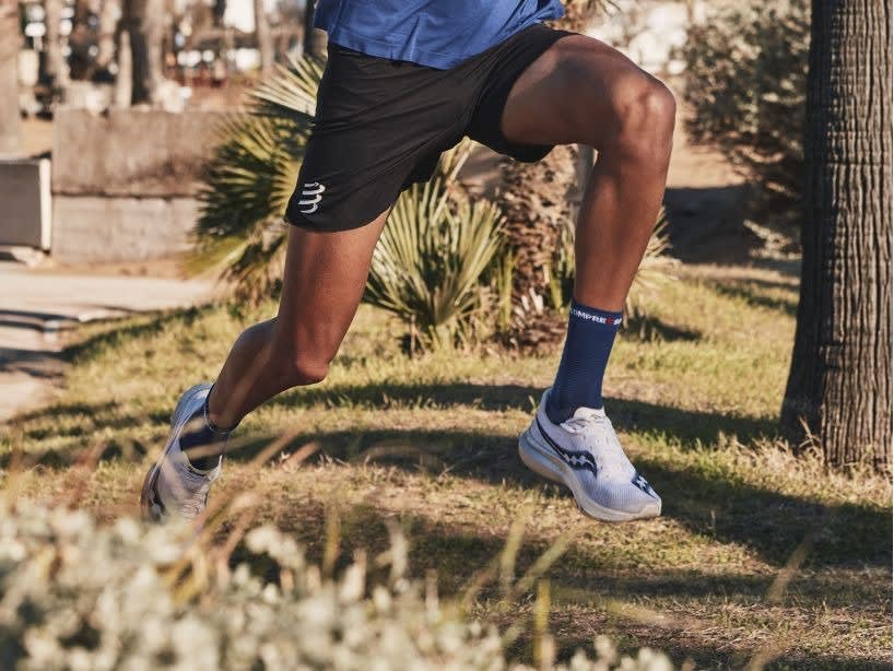 COMPRESSPORT PRO RACING SOCKS V4.0 RUN HIGH - SODALITE/FLUO BLUE2