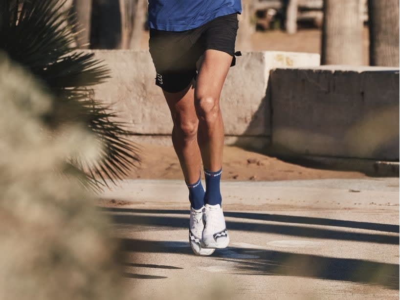 COMPRESSPORT PRO RACING SOCKS V4.0 RUN HIGH - SODALITE/FLUO BLUE3