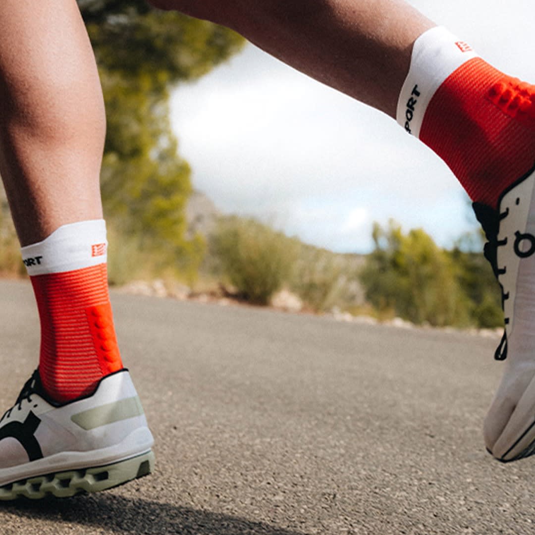 COMPRESSPORT PRO RACING SOCKS V4.0 RUN HIGH RED/WHITE2