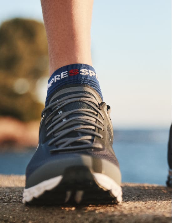 Compressport Pro Racing Socks v4.0 Run Low Sodalite/Fluo Blue2