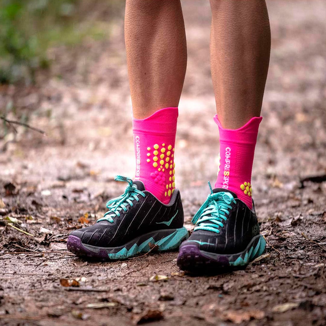 Compressport Pro Racing V3.0 Trail - Fluo Pink2