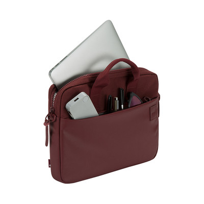Bolso para MacBook Pro de 13’’ Compass Brief burdeo de Incase Bolso para MacBook Pro de 13’’ Compass Brief burdeo de Incase