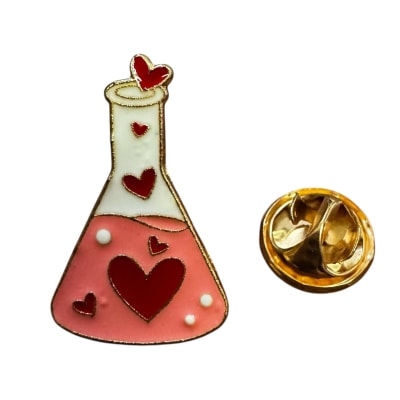 Matraz de Corazones Pin Prendedor