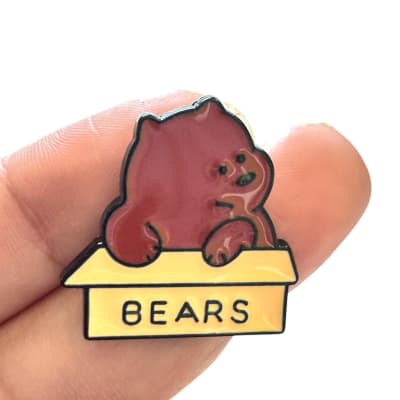 Oso Escandaloso Cafe Pin Broche
