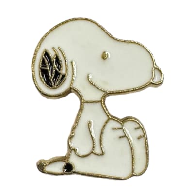 Snoopy sentado Pin Prendedor