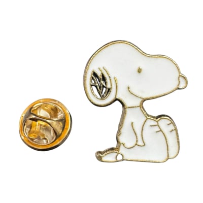 Snoopy sentado Pin Prendedor