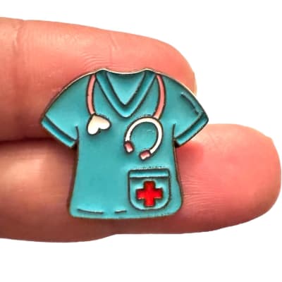 Médico Enfermera Uniforme con Estetoscopio