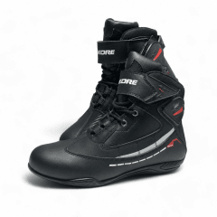 BOTA KORE WARM-UP NEGRO ROJO | PROTECCIÓN Y CONFORT PARA RODAR TODO EL AÑO