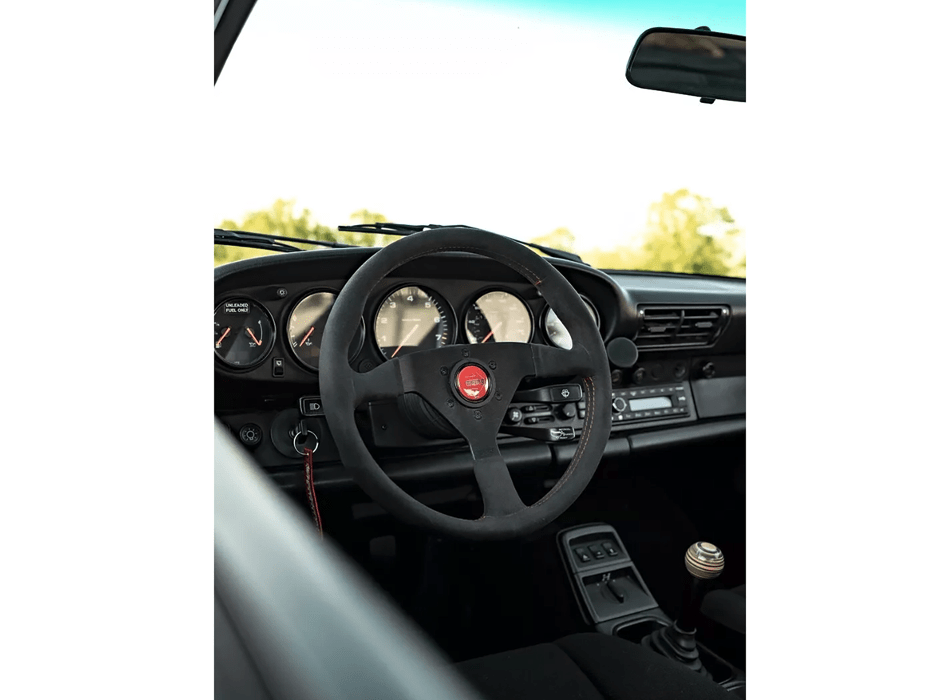 VOLANTE DEPORTIVO MONTECARLO - GAMUZA NEGRO COSTURA ROJAS 350MM | MOMO4