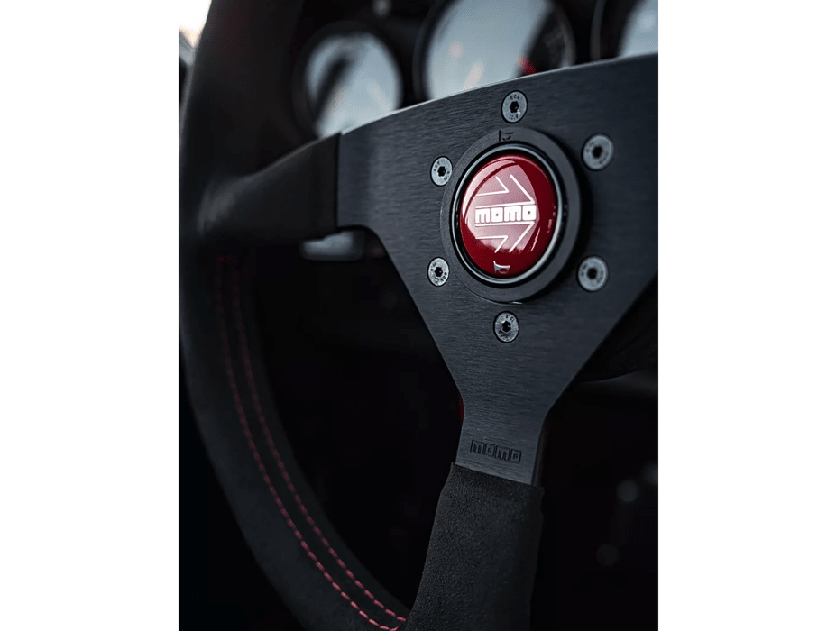 VOLANTE DEPORTIVO MONTECARLO - GAMUZA NEGRO COSTURA ROJAS 350MM | MOMO2