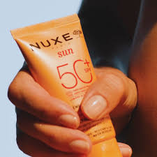 NUXE PROTECTOR SOLAR ANTIEDAD FPS 50 + ROSTRO Y CUERPO 150 ML