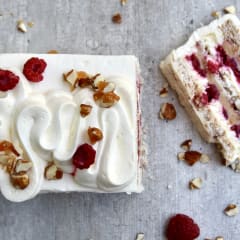 Barra merengue almendrado, frambuesa y manjar