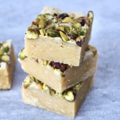 Blondie de limón y pistachos