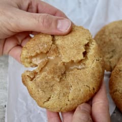 Galletón de canela relleno con manjar
