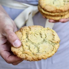 Galletón de limón con chocolate blanco y amapolas