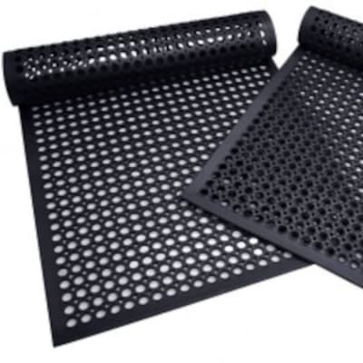 Piso Antifatiga 900 x 1500 x 20 mm. Escurre Agua Negro Con Terminación