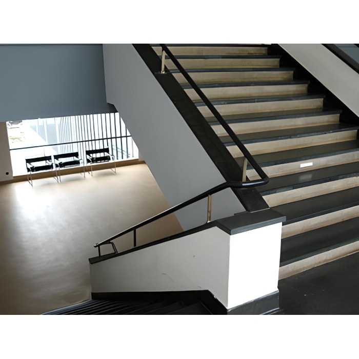 Grada de Goma Estriada 120 x 30 negra con pestaña3