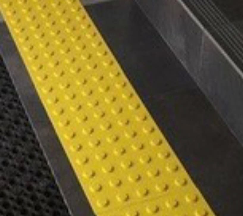 Palmeta Podotáctil Amarilla 300 x 300 mm x 6.5mm. (12 unidades)1