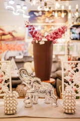 Brillo Sofisticado: El Encanto de la Decoración Plateada