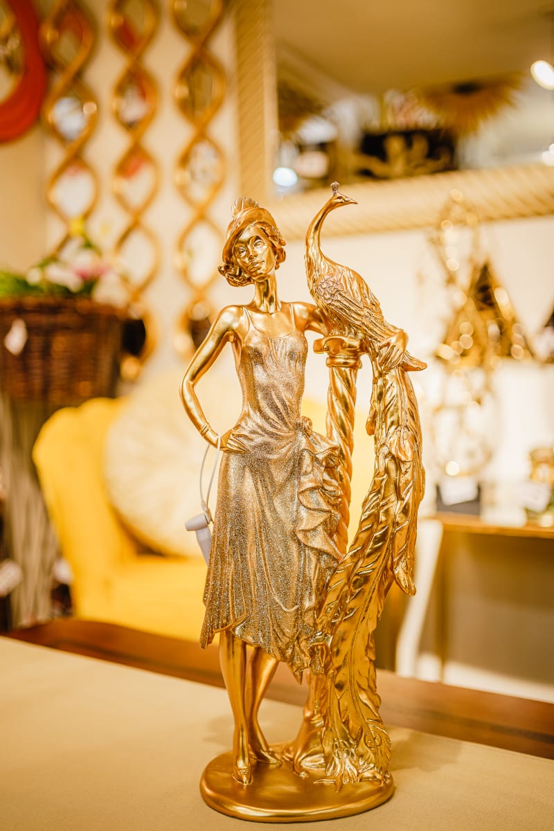 Decoración en Dorado: El Arte de Iluminar los Espacios con Elegancia