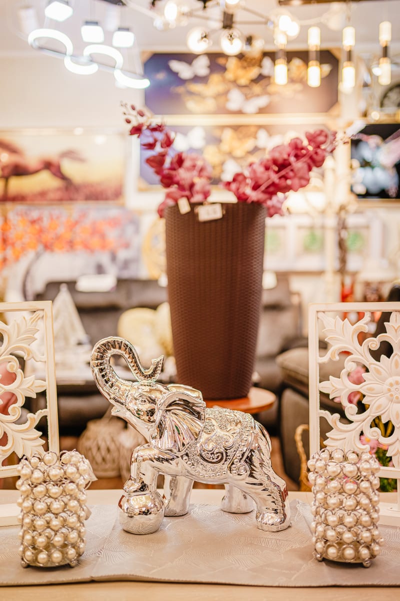 Brillo Sofisticado: El Encanto de la Decoración Plateada