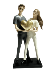 PAREJA CORAZON EN SUS MANOS