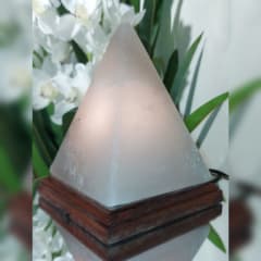 LAMPARA DE SAL PIRAMIDE BLANCA