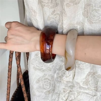 Pulsera Rígida de Resina Color Ámbar Mujer1