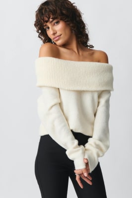 Sweater Devin con Hombros Descubierto Beige3