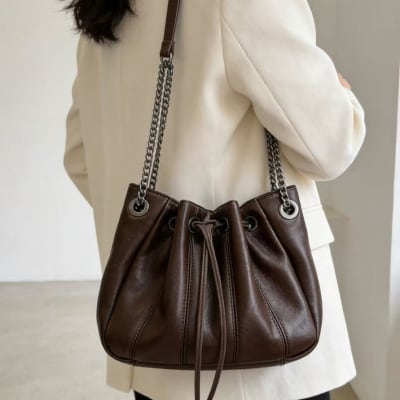 Cartera Fruncida Mujer con Cadena Marrón Catia1