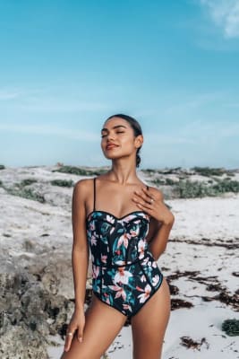 Traje de Baño Entero Clásico Corset Floral3