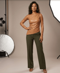 Top Asimétrico Cuerina Camel Mujer