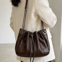 Cartera Fruncida Mujer con Cadena Marrón Catia