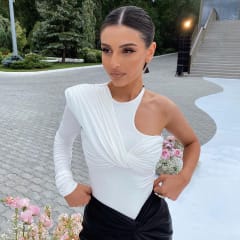 Body Alessa Asimetrico Manga Larga Con Mono  Plisado Blanco
