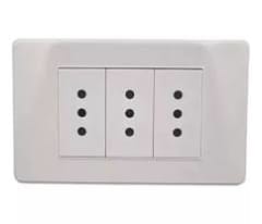 ENCHUFE TRIPLE 10A UYUST