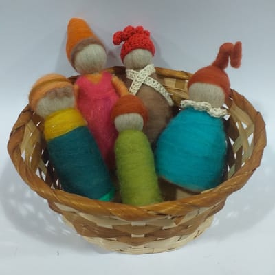 Set 5 seres elementales de vellón con cesta