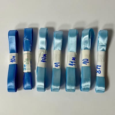 Cintas satín de 15mm en tonos celestes, 71 metros total - Producto de vitrina1