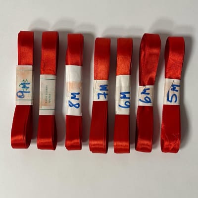 Cintas satín de 15mm en color rojo, 50 metros total - Producto de vitrina1