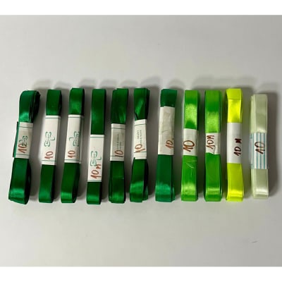 Cintas satín de 15mm en tonos verde, 110 metros total - Producto de vitrina1