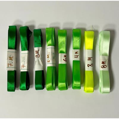 Cintas satín de 15mm en tonos verde, 51 metros total - Producto de vitrina1
