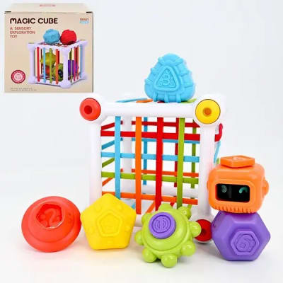 Cubo con bandas elásticas y figuras