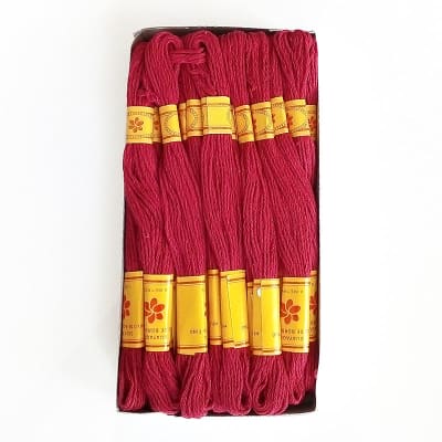 Pack 24 hilos de bordar burdeo 8mts1