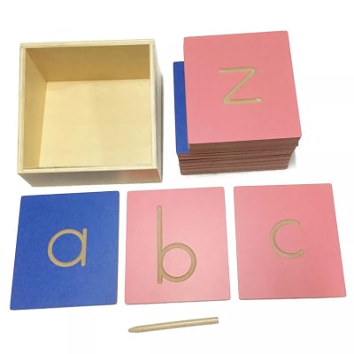 Letras minúsculas en surco Montessori