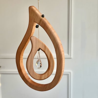 Móvil gota, línea madera nativa1