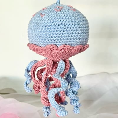 Colgante medusa amigurumi1