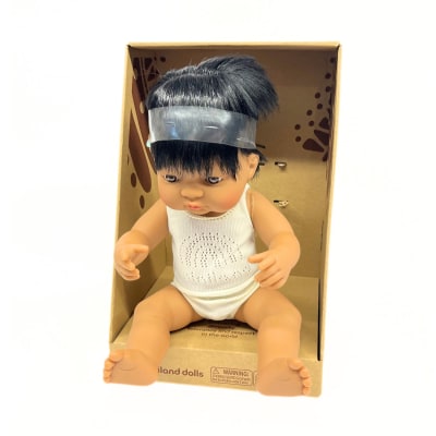 Muñeco bebé latinoamericano 38cm, con implante coclear