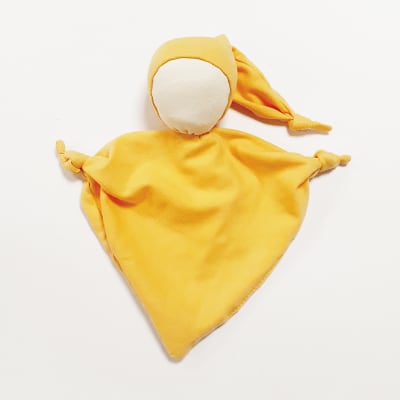 Muñeco Waldorf nudos, amarillo1