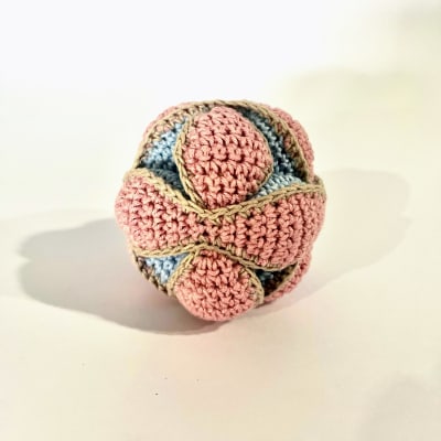 Pelota Montessori amigurumi mediana1