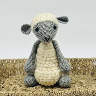 Rayen la ovejita amigurumi1